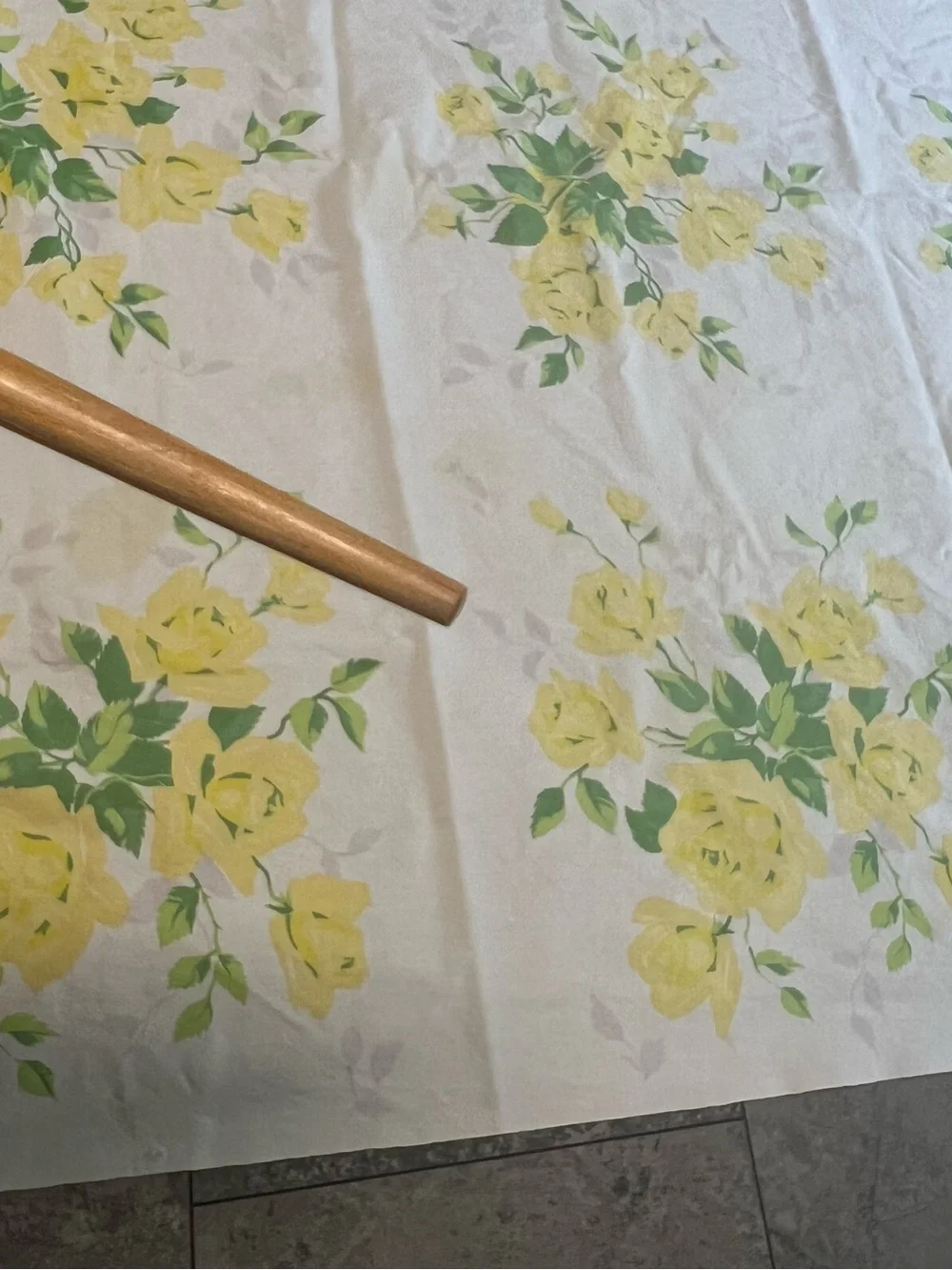 Vintage Yellow Rose Floral Tablecloth -  White Background pale lavender leaves